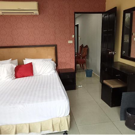Lucky Inn Suites Pattaya Exterior photo