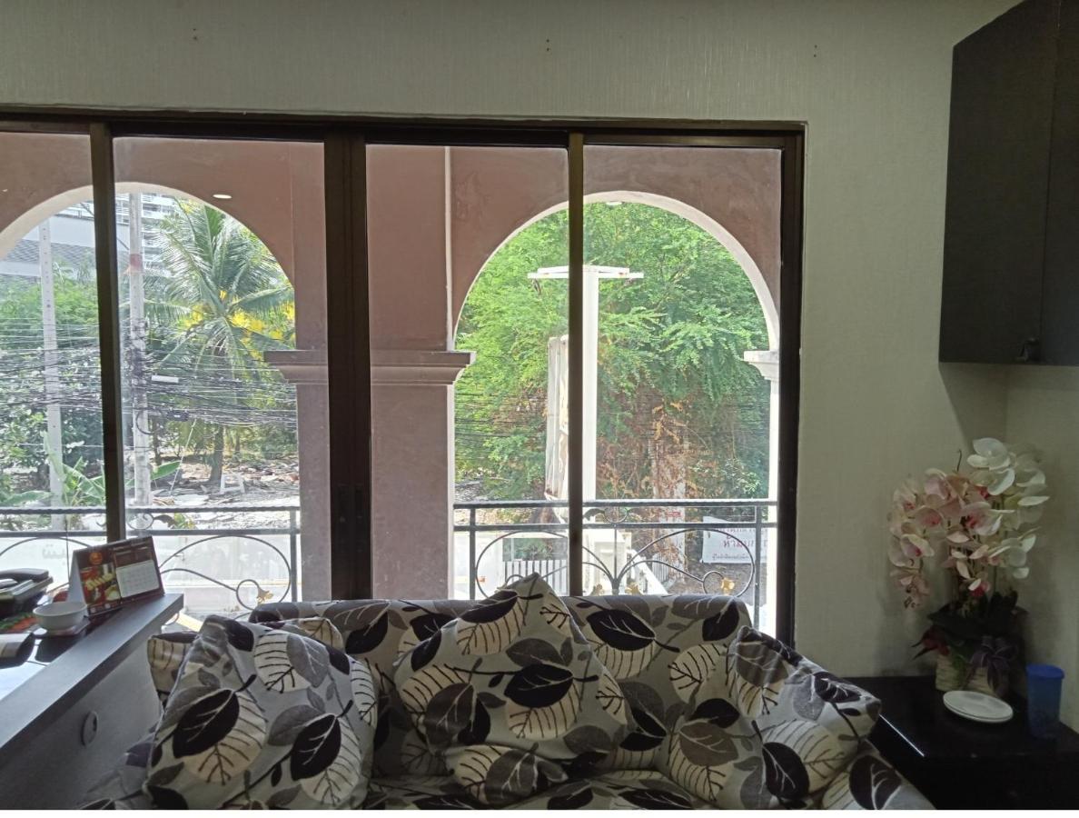 Lucky Inn Suites Pattaya Exterior photo