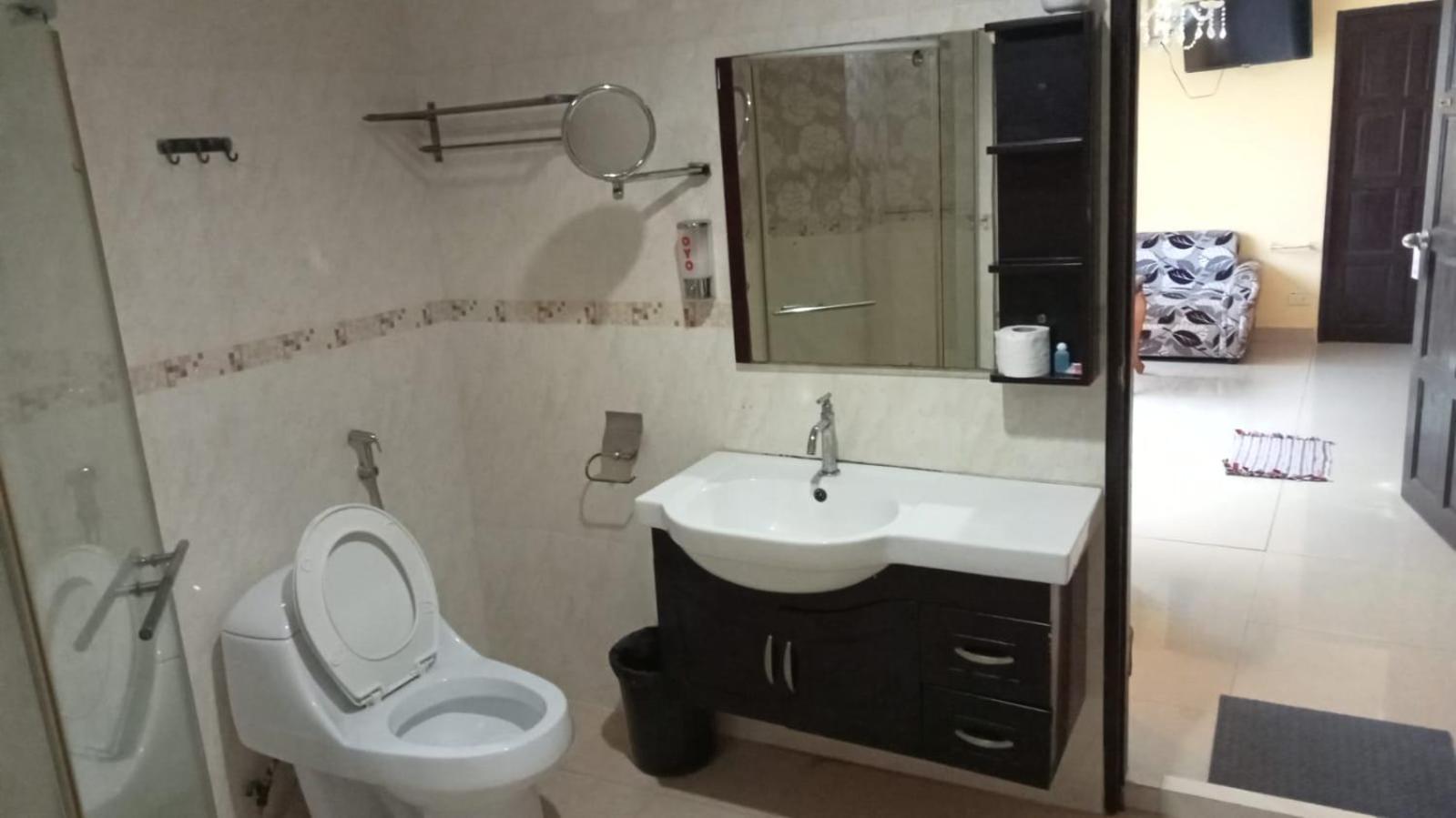 Lucky Inn Suites Pattaya Room photo